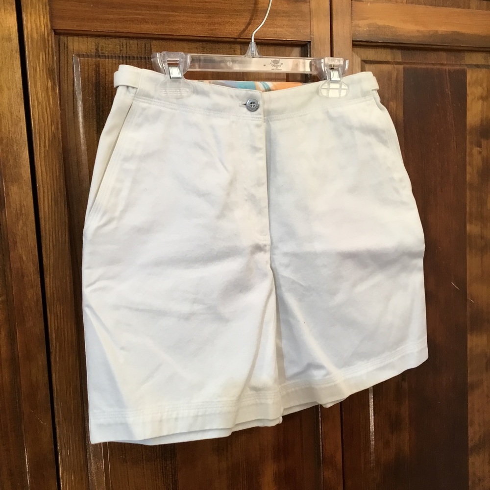 LRLauren short, size 2P, 2 button closure, waist adjustment,